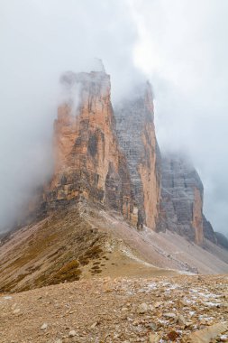 Tre Cime di Lavaredo Dolomites içinde güzel bir ortamda 