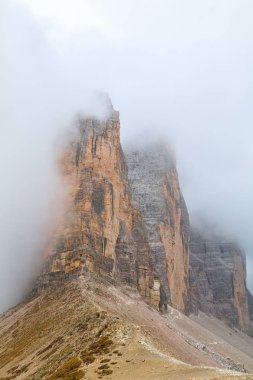 Tre Cime di Lavaredo Dolomites içinde güzel bir ortamda 