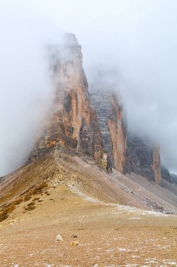 Tre Cime di Lavaredo Dolomites içinde güzel bir ortamda 