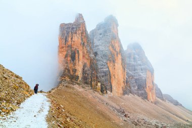 Tre Cime di Lavaredo Dolomites içinde güzel bir ortamda 