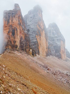 Tre Cime di Lavaredo Dolomites içinde güzel bir ortamda 