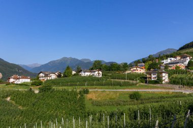 Tipik dağ manzarası ve Dolomites, Güney Tyr evde