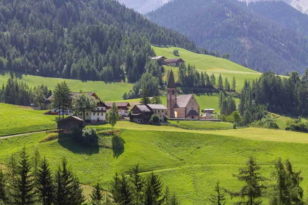 Santa Maddalena dans les Dolomites — Photo