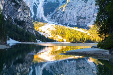 Braies Gölü Seekofel dağ (Pragser W arka planda
