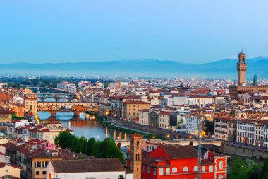 Güzel manzarası ve Floransa cityscape adam içinde barış