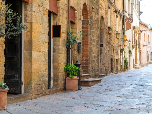 Encantadoras callejuelas estrechas de Volterra — Foto de Stock