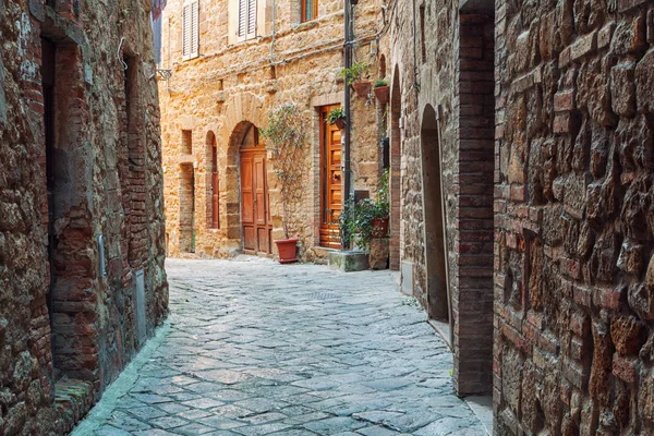 Encantadoras callejuelas estrechas de Volterra — Foto de Stock