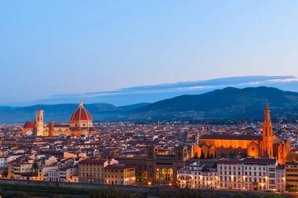 Güzel manzarası ve Floransa cityscape adam içinde barış — Stok fotoğraf
