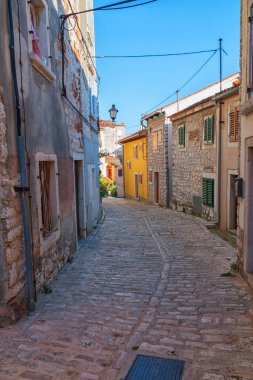 Küçük sıkı dar sokakları ve renkli evler o sakin, huzurlu