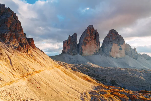 Tre Cime di Lavaredo の秋に美しい環境の中で、 — ストック写真