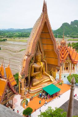 Kanchanaburi, Tayland - Ağustos 14,2017: büyük ve güzel Buda Amphur Tamuang, Kanchanaburi, Tayland Wathumsua içinde
