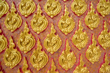 Geleneksel Tay heykel ve desen duvar Tapınağı Kanchanaburi, Tayland