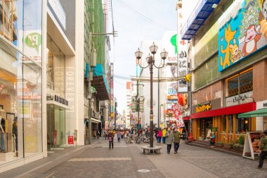 Osaka, Japonya - 2 Şubat 2016: Dotoburi yürüyüş sokak en büyük alışveriş bölgesi Osaka, Japonya