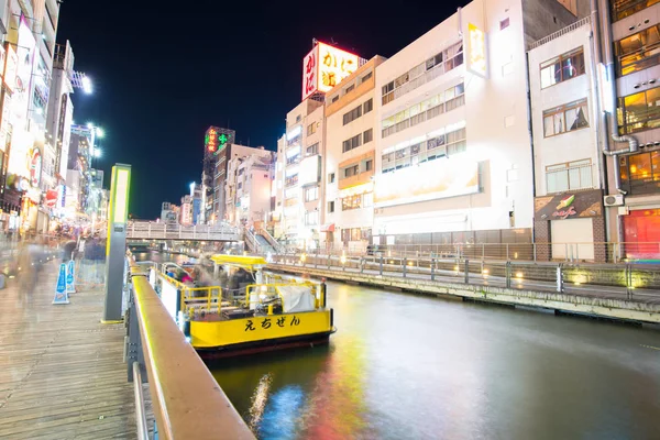 Osaka, Japonia - luty 2, 2016: Widok z wyświetla światło kanału Dontonbori w Namba Osaka, Japonia — Zdjęcie stockowe