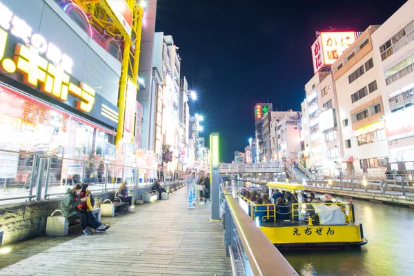 OSAKA, JAPÃO - 2 de fevereiro de 2016: Vista com luzes do canal Dontonbori em Namba Osaka, Japão — Fotografia de Stock