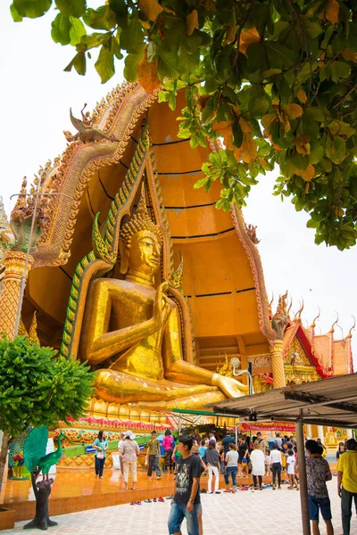 KANCHANABURI, THAÏLANDE - 14 AOÛT 2017 : Grand et beau Bouddha à Wathumsua à Amphur Tamuang, Kanchanaburi, Thaïlande — Photo