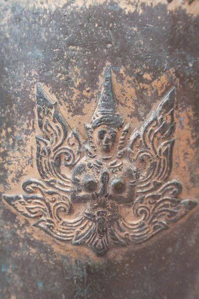 Закрыть традиционный узор на колоколе в храме — стоковое фото
