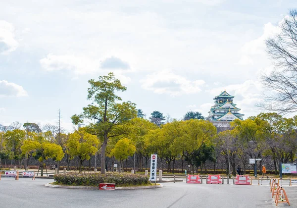 Osaka, Japan - februari 2, 2016: Vackra Osaka Castle på vintern i Osaka, japan — Stockfoto