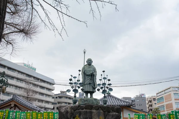 Osaka, Japonsko – 3. února 2016: Kobo Daishi socha Shitennoji Temple Osaka, Japonsko — Stock fotografie