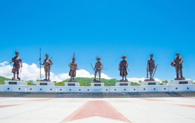 Prachuabkhirikhan, Tayland - 17 Temmuz 2016: Yedi Rajabhakti (Ratchapak) Park Prachuabkhirikhan, Tayland Tayland kralları heykelleri