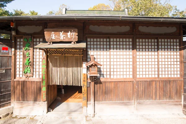 NARA, JAPÓN-ENERO 31, 2016: Edificio tradicional de la japonesa en el jardín de Nara . — Foto de Stock