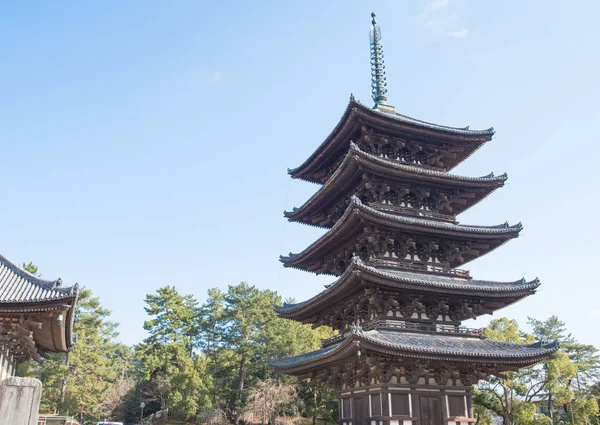 Nara, Japonya-Ocak 31, 2016:Old ahşap pagoda Kofukuji Tapınağı'nda