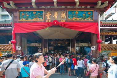 Singapur - 03 Kasım 2017: Kwan Im Thong Hood Cho Temple olduğunu bir geleneksel Çince Tapınak, Bugis, Singapore