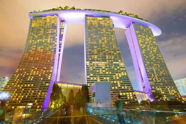 Nachtansicht von Marina Bay Sands Resort Hotel in Singapore — Stockfoto