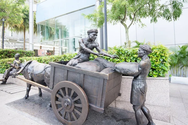 Tidiga grundarna minnessten på Fullerton Square i Singapore. — Stockfoto