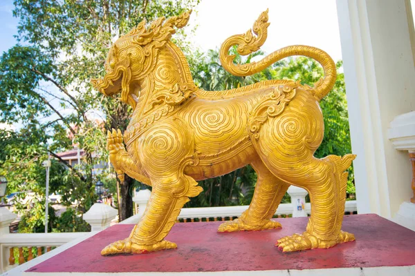 Pomnik Lwa w świątyni z Tajlandii — Zdjęcie stockowe