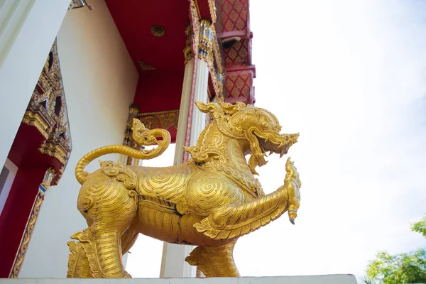 Estatua de León en el templo de Tailandia —  Fotos de Stock