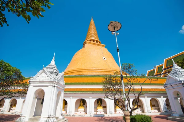 Phra prathom Chedi o pagoda, Nakornprathom Tailandia —  Fotos de Stock