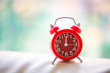 kırmızı alarm saati 