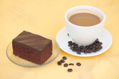 Bir fincan kahve ve çikolata kek