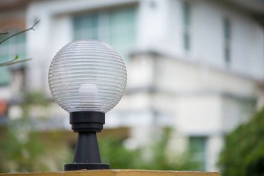 Evin önündeki lamba kapalıydı.