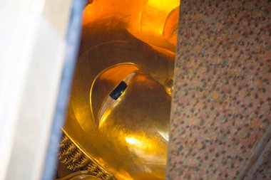 Wat Phra Chettuphon Wimon Mangkhalaram (Wat pho), Bangkok, Tayland 'da uzanan Buda altın heykeli