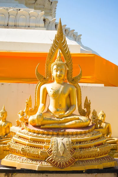 Goldbuddha Wat Phra Bang Phuan Nongkhai Thailand — Stockfoto