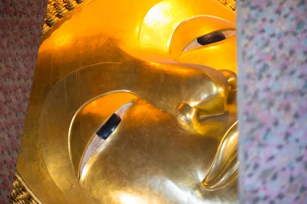 Ξαπλωμένο Χρυσό Άγαλμα Του Βούδα Στο Wat Phra Chettuphon Wimon — Φωτογραφία Αρχείου