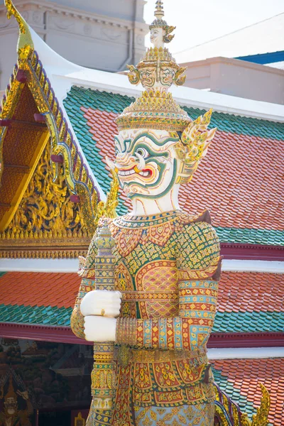 Starożytna Olbrzymia Rzeźba Wat Phra Kaew Świątynia Szmaragdowej Buddy Bangkok — Zdjęcie stockowe