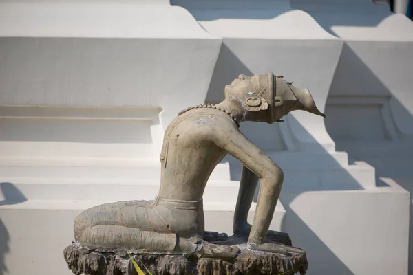 Ένα Άγαλμα Του Ερημίτη Δείχνει Μια Στάση Της Θεραπείας Μασάζ — Φωτογραφία Αρχείου