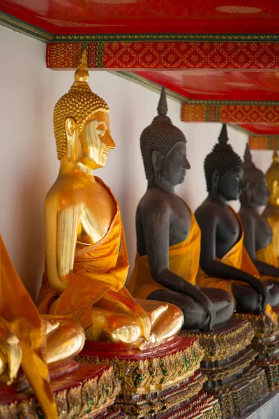 ワット チェトゥフォンに金仏 Wimon Mangkhalam Wat Pho バンコク — ストック写真