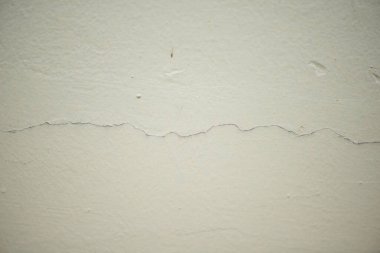 Renkli çatlamış beton duvar