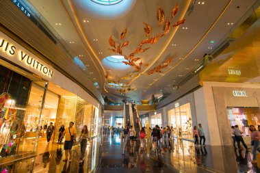 BANGKOK, THAILAND - 27 JUL 2019: Iconlue on the river Icon Siyam yeni bir alışveriş merkezi ve Bangkok, Tayland 'da bir dönüm noktası