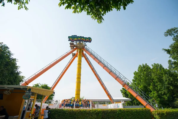 Pathumthani Thailand April 2019 Mensen Die Tornado Spelen Het Attractiepark — Stockfoto