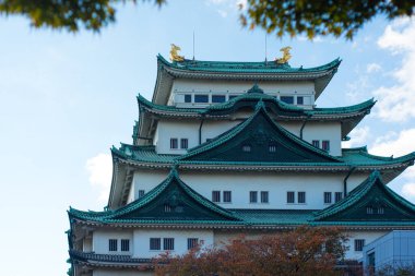 Japonya 'nın Nagoya şehrinde sonbahar mevsiminde Nagoya Kalesi