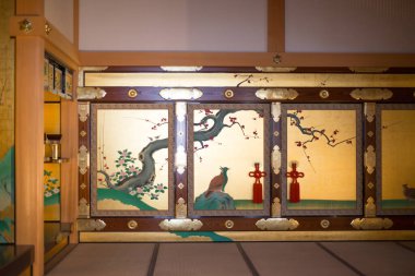 NAGOYA, JAPONYA - 14 Kasım 2018: Japonya 'nın Nagoya kentindeki Nagoya Kalesi' nin Honmaru Sarayı 'nın duvarındaki resim