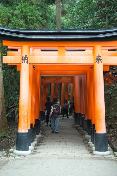 Kyoto Japan September 2018 Touristenspaziergang Und Besichtigung Des Roten Torii — Stockfoto