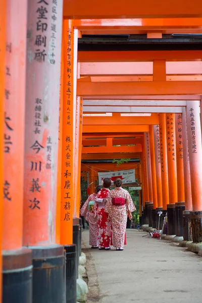 Kyoto Japan November 2018 Γιαπωνέζα Κιμονό Φόρεμα Περπατά Και Βλέπει — Φωτογραφία Αρχείου