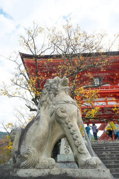 Kyoto Japan November 2018 Stenlejon Vid Kiyomizu Dera Templet Kyoto — Stockfoto