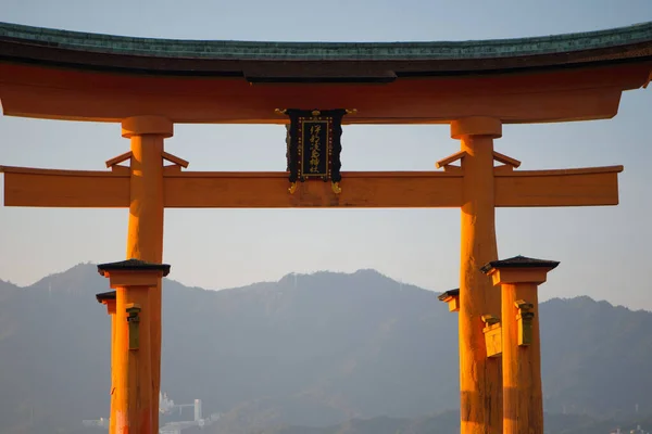 Puerta Torii Flotante Del Santuario Itsukushima Isla Miyajima Hiroshima Japón — Foto de Stock